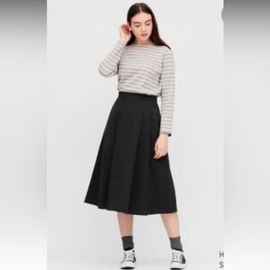 UNIQLO WOMEN'S S, DRY STRETCH FLARE SKIRT (HIGH WESTED)